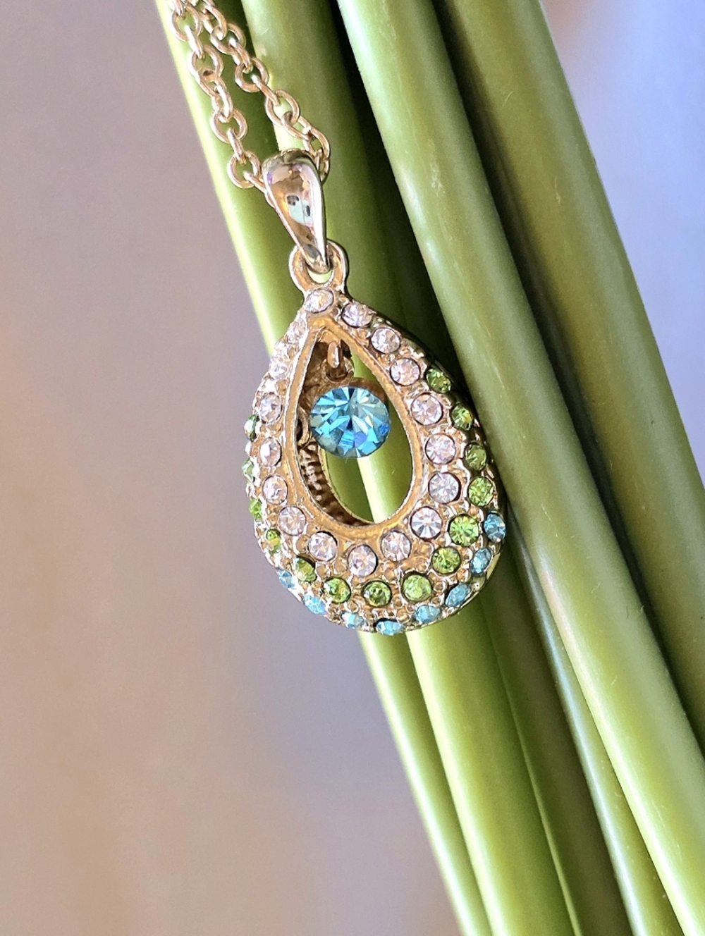 🎁AUSTRIAN CRYSTALS Teardrop Pendant Necklace